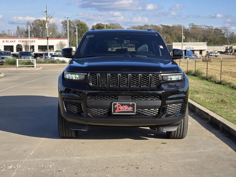 New 2025 Jeep Grand Cherokee L Altitude image 2