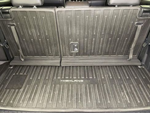 Used 2020 Toyota Highlander XLE image 21