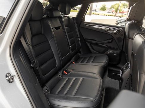 Certified 2025 Porsche Macan AWD/4WD image 42