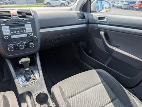 Used 2010 Volkswagen Jetta S FWD image 9