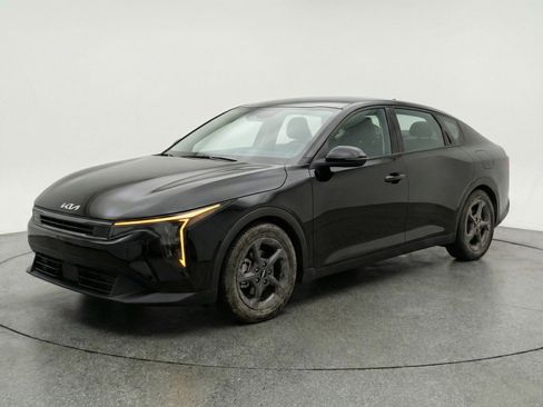 Used 2025 Kia K4 LXS image 3