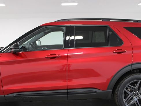 New 2026 Ford Explorer ST-Line w/ ST-Line Street Pack AWD/4WD image 5