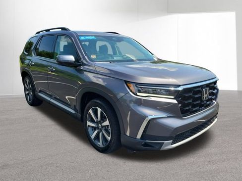 Used 2025 Honda Pilot Touring image 13