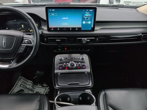 Used 2021 Lincoln Nautilus AWD image 17