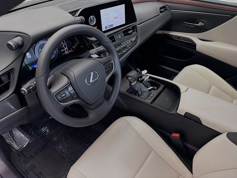 Used 2025 Lexus ES 300h w/ Premium Package FWD image 7
