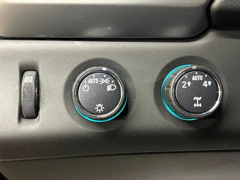 Used 2016 Chevrolet Suburban LT image 31