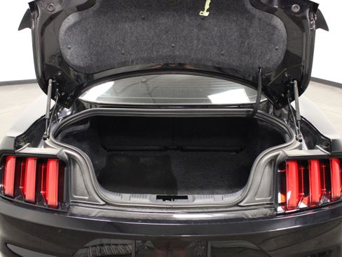 Used 2019 Ford Mustang GT RWD image 12