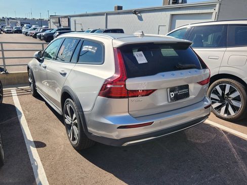 Used 2025 Volvo V60 B5 Cross Country Plus AWD/4WD image 9
