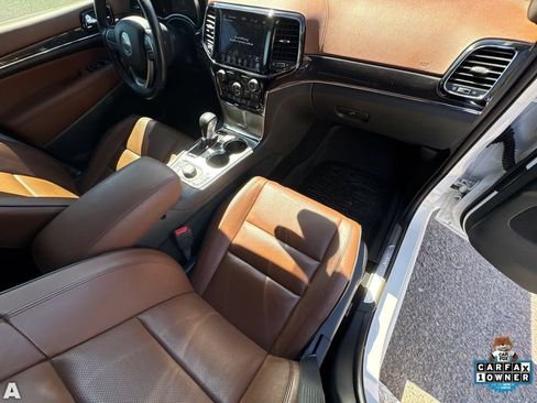Used 2020 Jeep Grand Cherokee Overland AWD/4WD image 18
