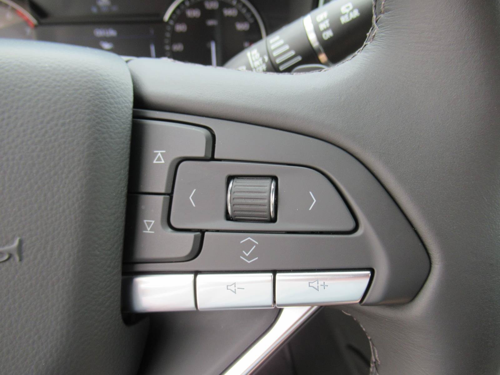 Used 2025 Cadillac XT6 Luxury FWD image 25