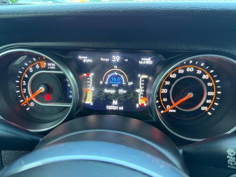 Used 2018 Jeep Wrangler Unlimited Sahara w/ LED Lighting Group AWD/4WD image 23