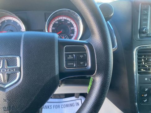 Used 2018 Dodge Grand Caravan SE w/ UConnect Hands-Free Group image 17