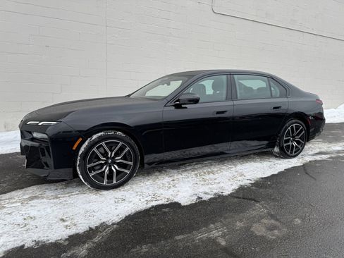 Used 2025 BMW 740i xDrive image 1