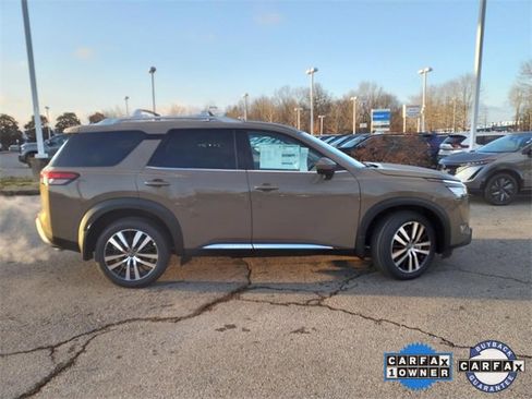 Certified 2024 Nissan Pathfinder Platinum w/ Black Appearance Package image 2