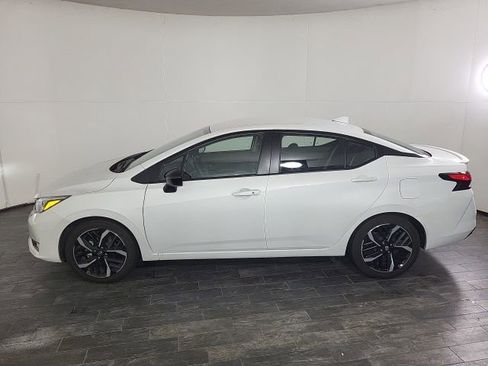Used 2024 Nissan Versa SR image 12