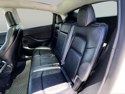 Used 2021 Tesla Model Y Long Range AWD/4WD image 19