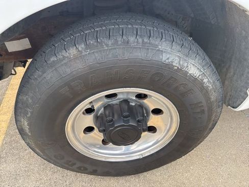 Used 2000 Ford F250 XL image 2