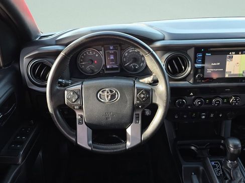 Used 2019 Toyota Tacoma TRD Off-Road w/ Technology Package AWD/4WD image 12