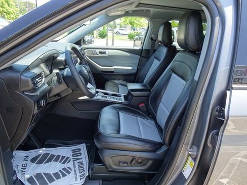 Used 2023 Ford Explorer XLT w/ Equipment Group 202A AWD/4WD image 10