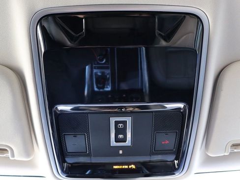 Used 2018 Land Rover Range Rover Sport SE image 23