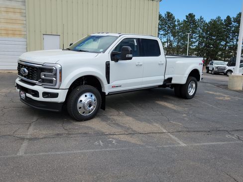 New 2026 Ford F450 Platinum w/ FX4 Off-Road Package AWD/4WD image 2