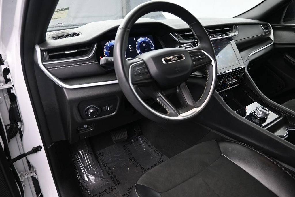 Used 2024 Jeep Grand Cherokee Altitude AWD/4WD image 10