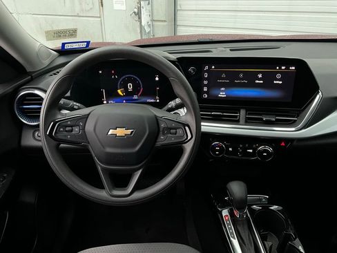 Used 2025 Chevrolet Trax LT image 13