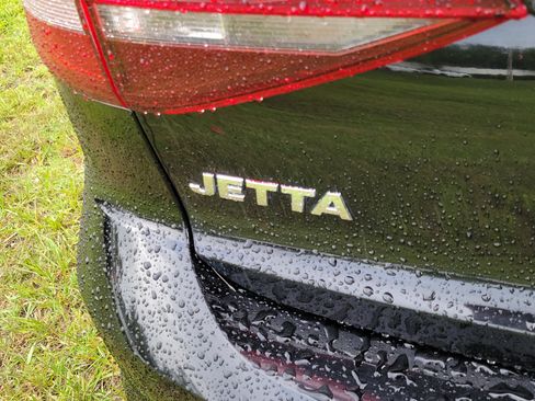 Used 2016 Volkswagen Jetta Sport FWD image 21