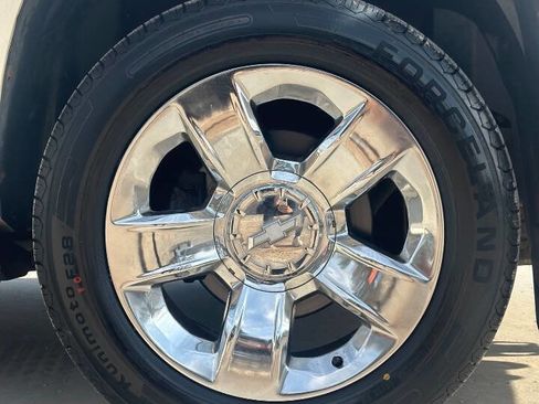 Used 2013 Chevrolet Avalanche LTZ image 16