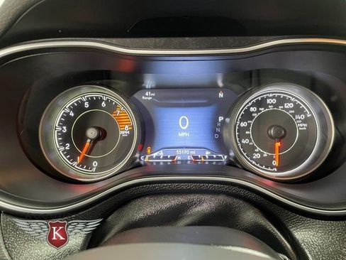 Used 2022 Jeep Cherokee Trailhawk image 15