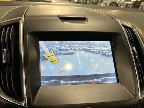Used 2018 Ford Edge Titanium w/ Equipment Group 301A AWD/4WD image 16