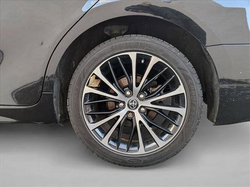 Certified 2018 Toyota Camry SE image 13