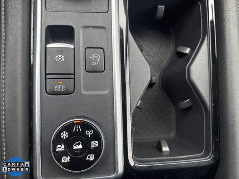 Used 2025 Nissan Pathfinder SL AWD/4WD image 21