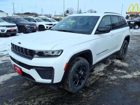 New 2026 Jeep Grand Cherokee Altitude AWD/4WD image 5