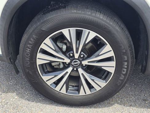 Used 2023 Nissan Rogue SV FWD image 9