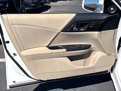 Used 2017 Honda Accord EX-L image 20