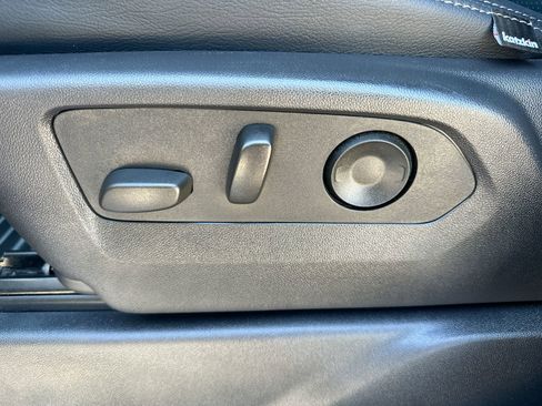 Used 2025 Chevrolet Silverado 1500 LT image 12