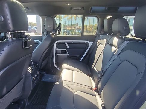 Used 2023 Land Rover Defender 110 X-Dynamic SE image 15