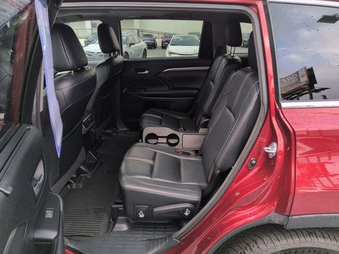 Used 2017 Toyota Highlander SE AWD/4WD image 25