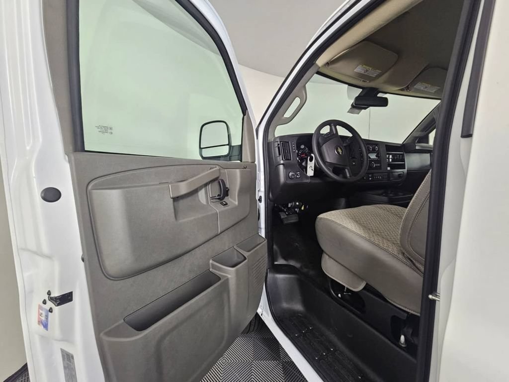 New 2025 Chevrolet Express 2500 Extended w/ Enhanced Convenience Package RWD image 16