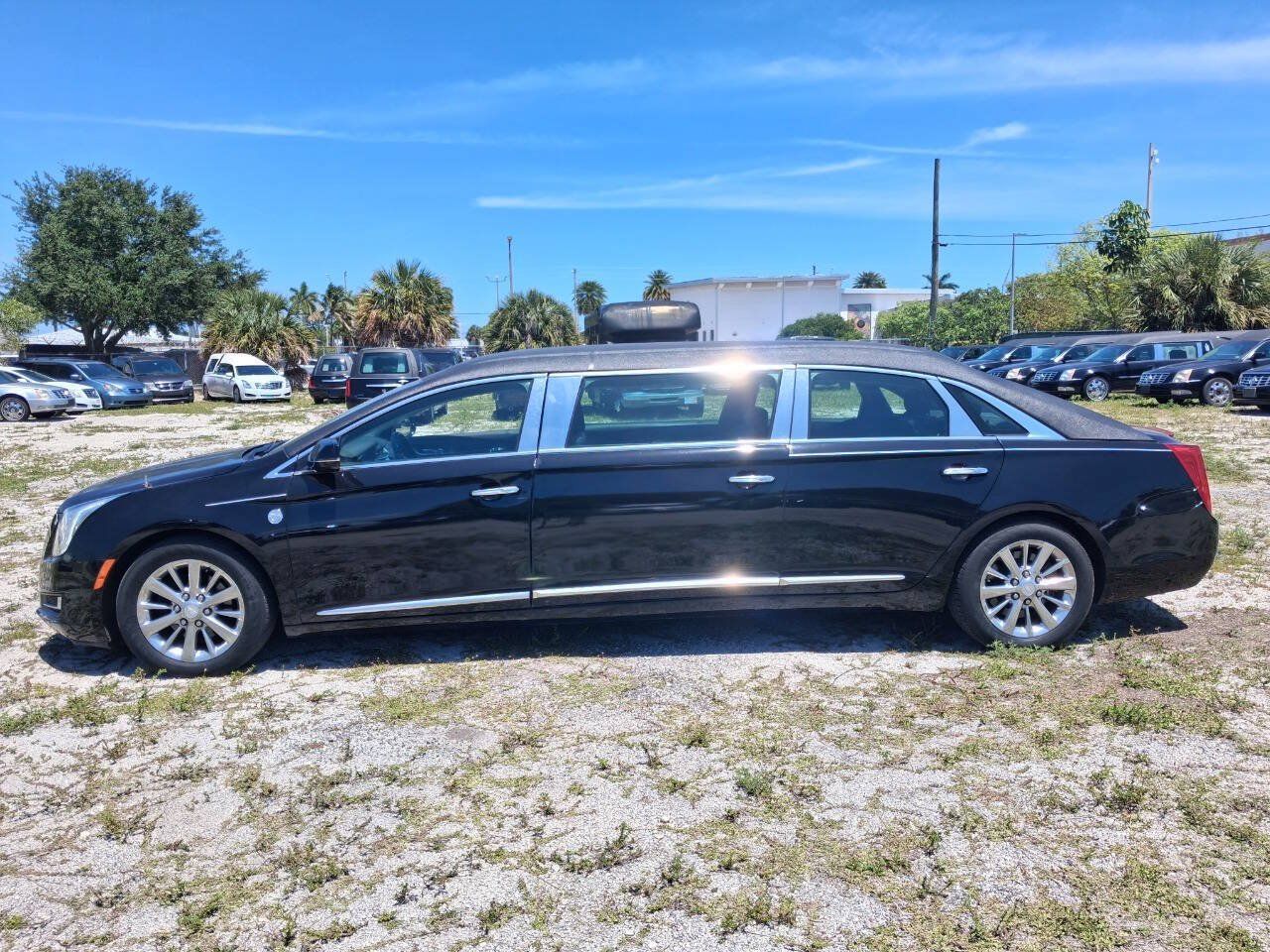 Used 2017 Cadillac XTS FWD image 1