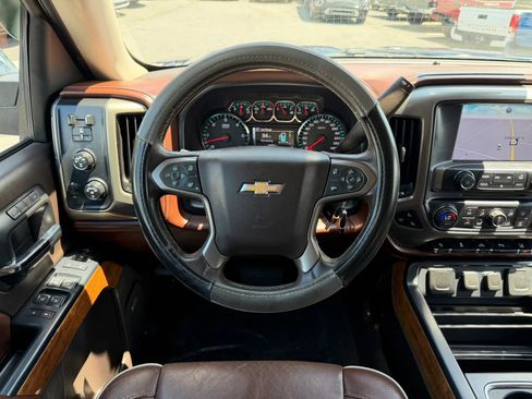 Used 2015 Chevrolet Silverado 1500 High Country w/ High Country Premium Package AWD/4WD image 20