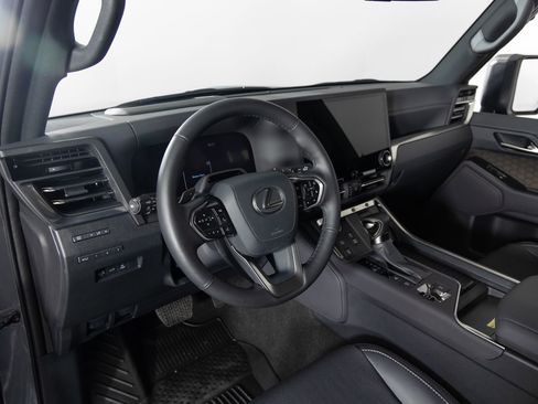 Used 2025 Lexus GX 550 image 13