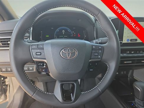 Used 2025 Toyota Camry SE AWD/4WD image 16
