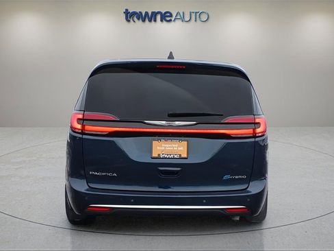 Used 2023 Chrysler Pacifica Limited image 4