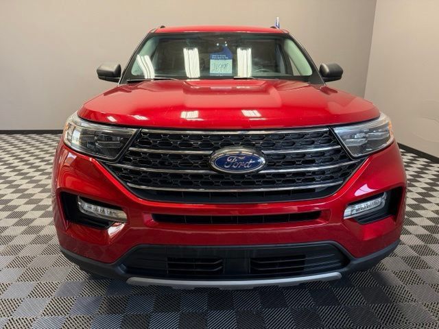 Used 2023 Ford Explorer XLT w/ Equipment Group 202A AWD/4WD image 4