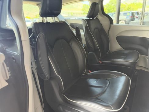 Used 2022 Chrysler Pacifica Limited FWD image 20