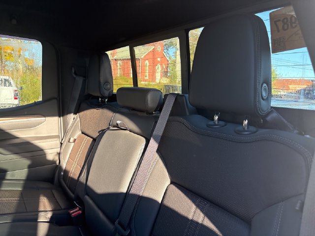Used 2023 Chevrolet Silverado 1500 High Country w/ High Country Premium Package AWD/4WD image 10