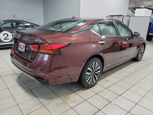 Used 2024 Nissan Altima 2.5 SV image 7