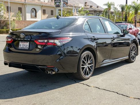Used 2024 Toyota Camry SE FWD image 4
